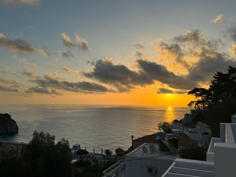 Enilion Luxury Suites Kyra Panagia Eksteriør bilde