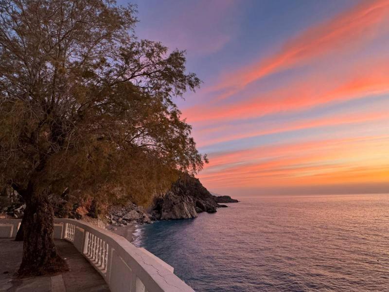 Enilion Luxury Suites Kyra Panagia Eksteriør bilde