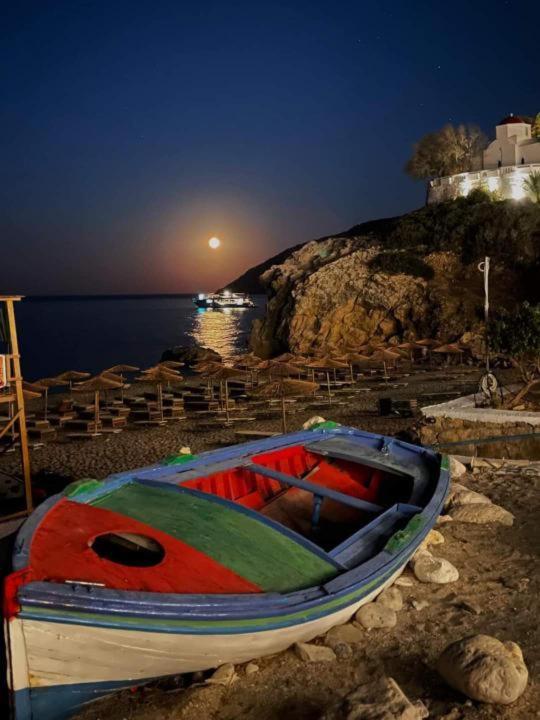 Enilion Luxury Suites Kyra Panagia Eksteriør bilde